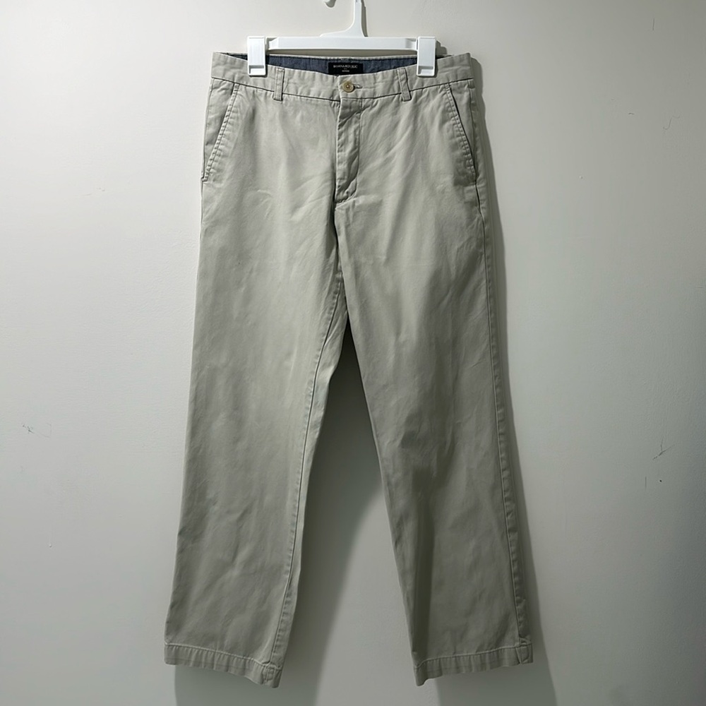 Banana Republic Pants 100% Cotton made in Egypt. Color beige.